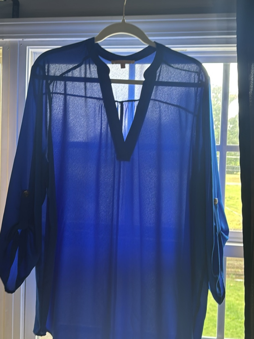Gibson Latimer Size 2x Royal Blue V-Neck Roll-Tab Blouse - Picture 4 of 4
